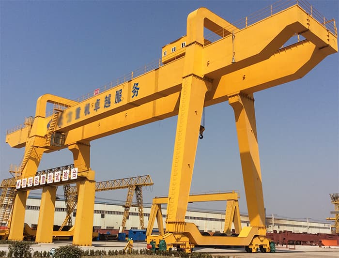 双主梁吊钩门式起重机